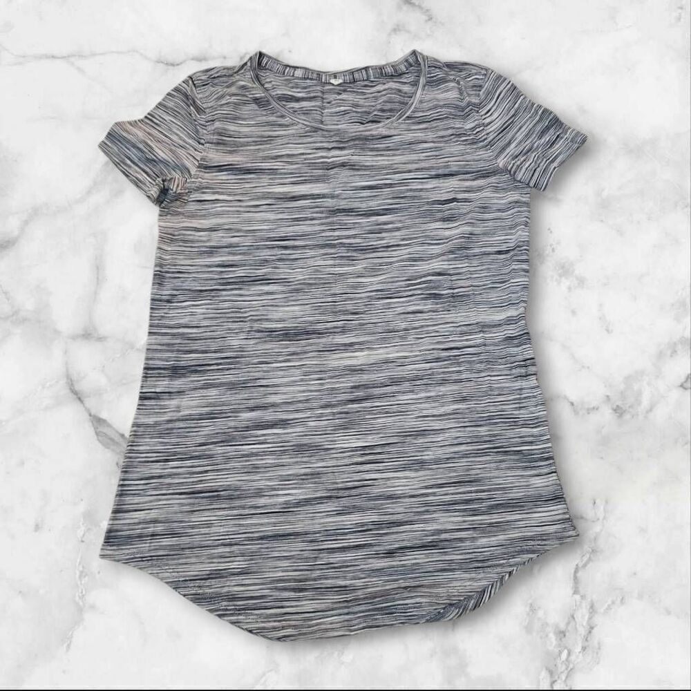 Lululemon Size 4 Heathered Gray Short Sleeve Shirt